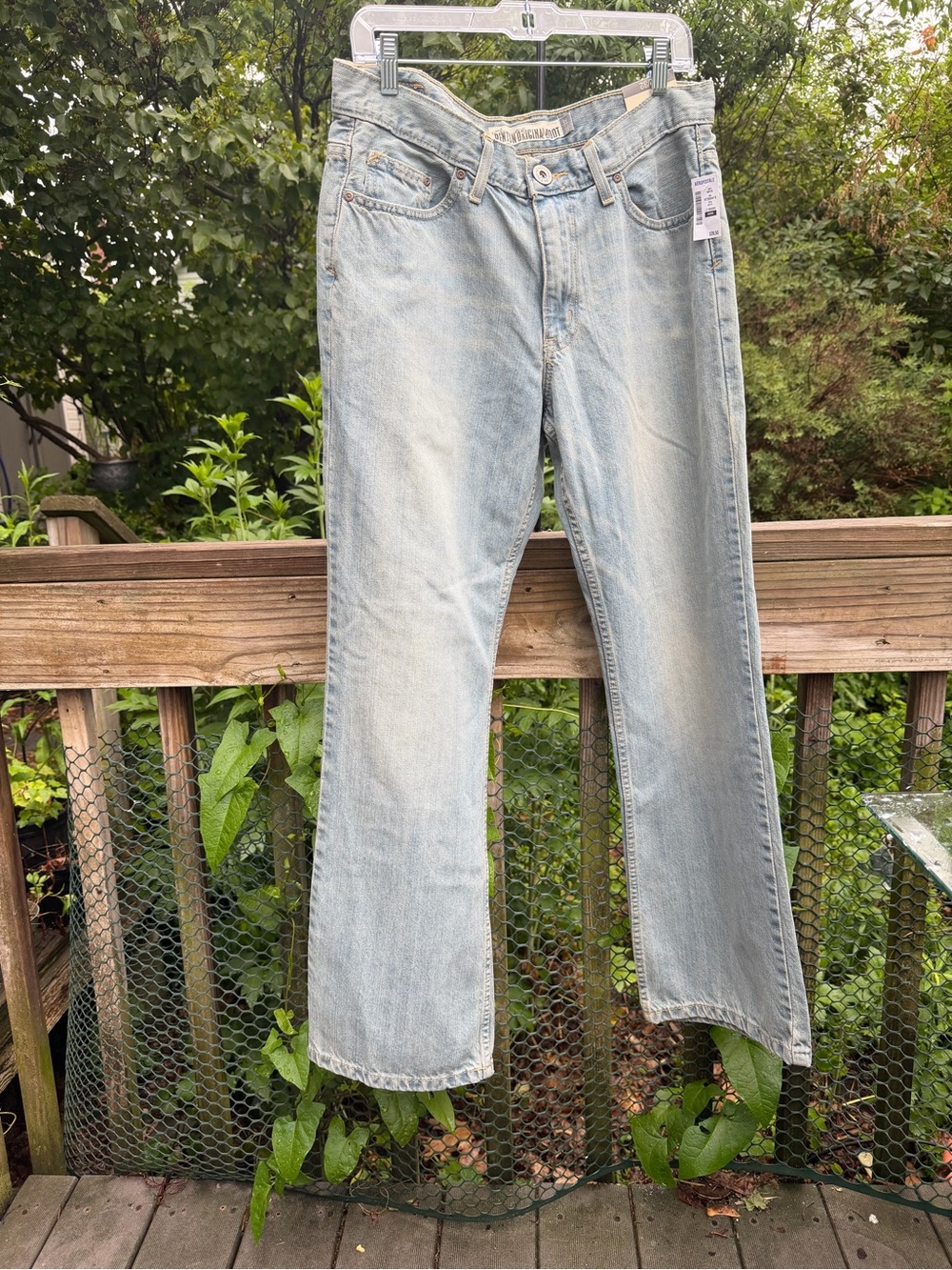 NWT Aeropostale Men’s Benton Jeans 32 X 32 Lt. Wash Denim Bootcut Sits At Waist